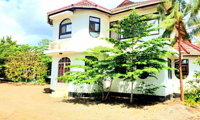 Arusha Casa | Spacious 5-bedroom House with free WiFi in Njiro, Arusha