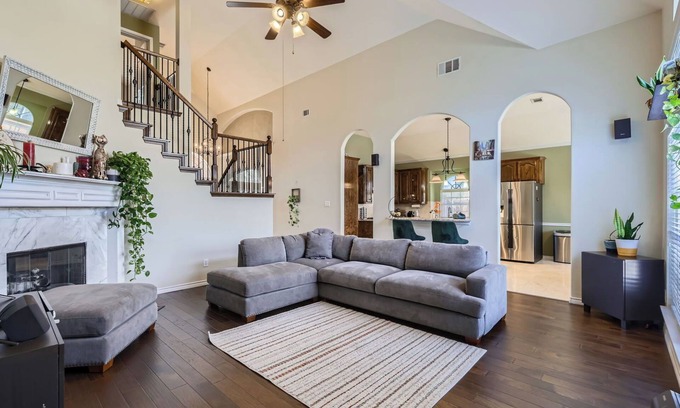 Frisco Casa | Spacious 5-bedroom house with WiFi, fitness room, comm pool