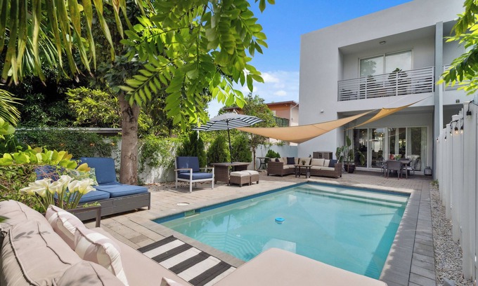 Coral Way Casa | Spacious 5-bedroom house Best Location