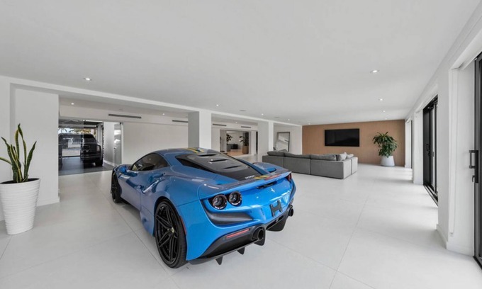 Ludlam Casa | Spacious 5-bedroom house in terrific Miami with fitness room, AC