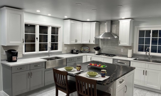 Erie Casa | Spacious 5 Bedroom Newly Remodeled Retreat