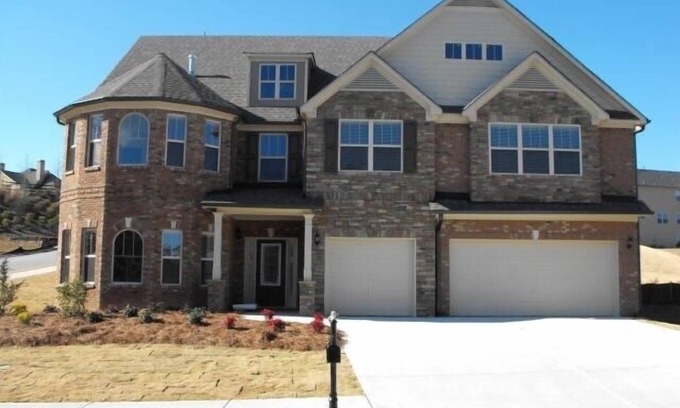 Church Street Casa | Spacious 5-Bedroom Retreat with AC in Vibrant Atlanta