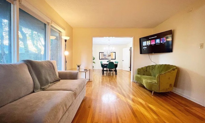 East Memphis Casa | Spacious 5-Bedroom Retreat in Memphis with Hot Tub, Game Room and BBQ