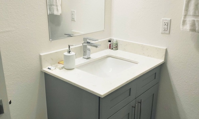 Arlington Casa | Spacious 5-bedroom townhome with WiFi, fitness room in charming Arlington
