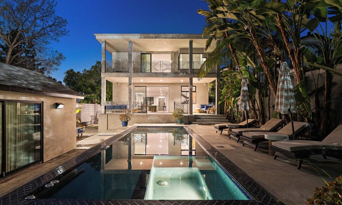 Hollywood Villa | Spacious 5-bedroom villa in wonderful Runyon Canyon with Poll