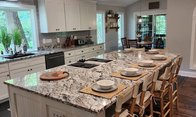 Royal Pines Casa | Spacious 5-bedroom house in South Asheville/Arden 4500sqft of fun, sleeps 10+