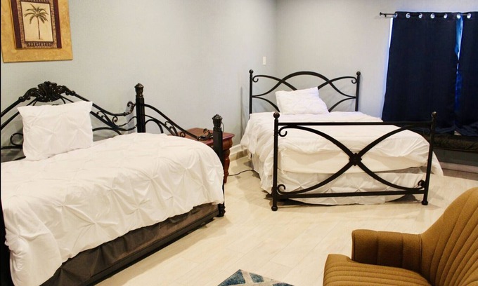 Heritage Casa | Spacious 5-bedroom house in San Antonio Comfort with AC, WiFi, SeaWorld Area