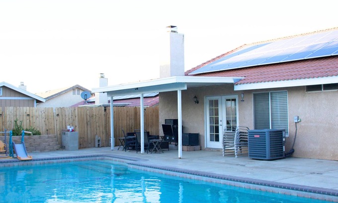 Victorville Casa | Spacious 5-bedroom house in lovely Victorville with Pool and AC