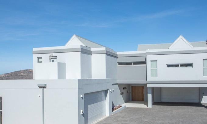 Langebaan Villa | Spacious 5-bedroom villa in tranquil Langebaan with heated pool