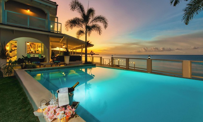 Discovery Bay Villa | Spacious 5-bedroom villa w/ Private Beach Access 1 minute away in, St. Ann
