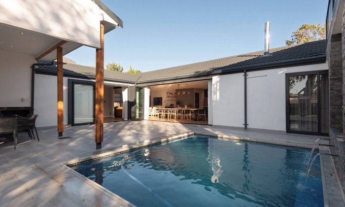 Stellenbosch Casa | Spacious 5-bedroom family friendly house with Wi-Fi, AC in superb Stellenbosch
