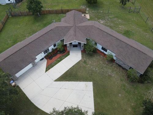 St. Cloud Casa | Spacious 5-Bedrooms Contemporary Ranch with fitness room, Wifi, pool table
