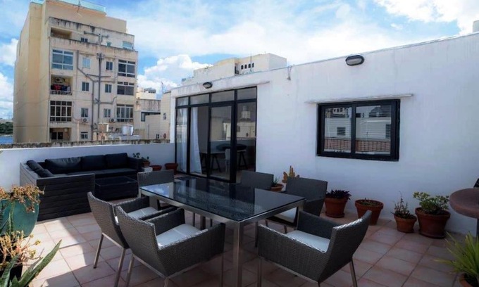 Sliema Villa | Spacious 5-bedrooms House with large Terrace/BBQ