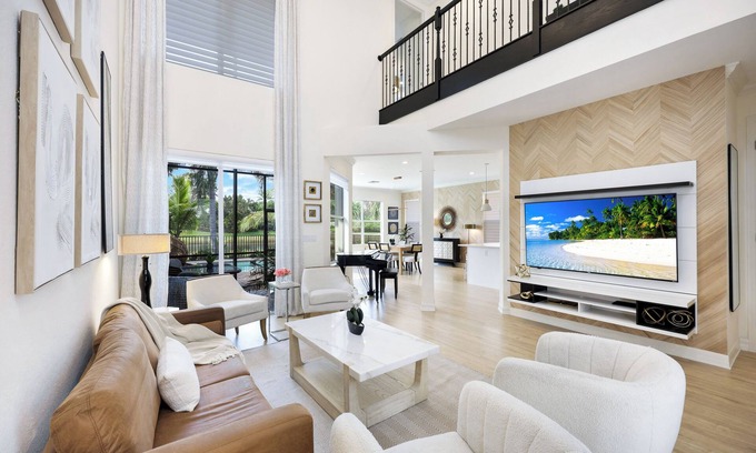 Botanica Lakes Casa | Spacious 5 BR / 3 BA Family Home located in south Fort Myers, Pool & Lake Views