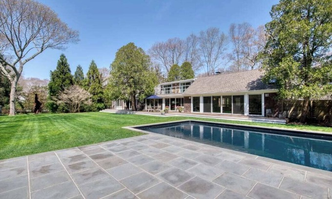 Springs Casa | Spacious 5-BR 4-Bath Pool in East Hamptons