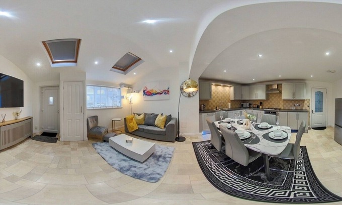 Sunderland Casa | Spacious 5B Sunderland Home for Groups and Families