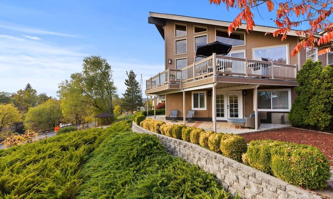 Spokane Casa | Spacious 5bedroom house with beautiful views of Spokane River & centennial trail