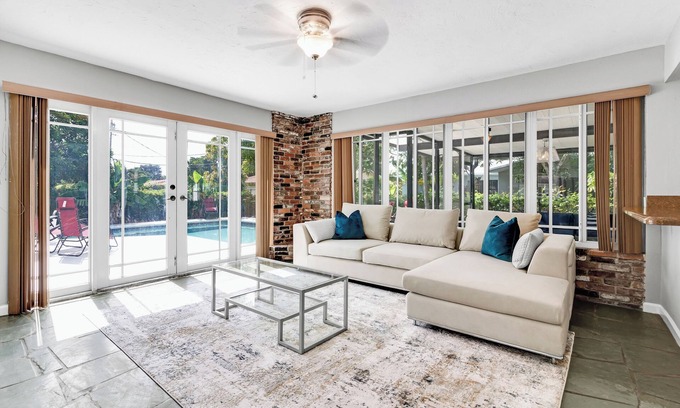 El Portal Casa | Spacious 5BR/2BA Home in FL with Pool!