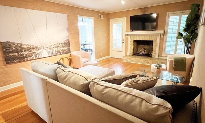 East Memphis Casa | Spacious 5BR Memphis Home with Game Room, Backyard Seating and Grill