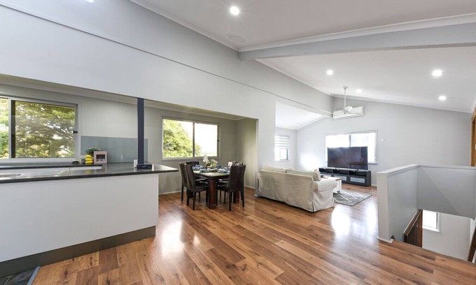Springwood Casa | Spacious 5BR Retreat w/Balcony Near Hotspots