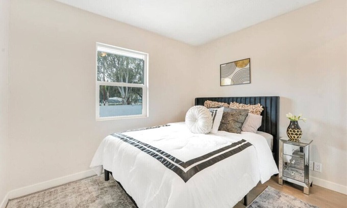 Crest Casa | Spacious 5BR Retreat-Sleeps 10+