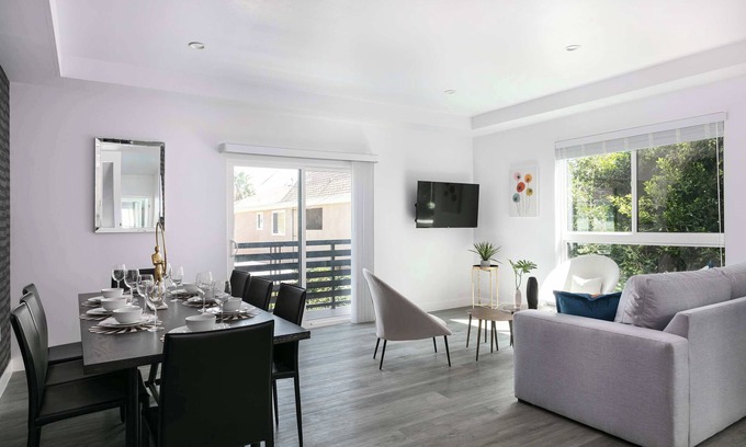 Mid City Casa | 5BR Designer Townhouse Parking + Prime Location