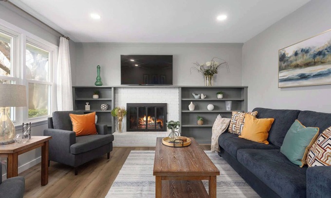 Lenexa Casa | The Oak Den Remodeled Home Quiet King Beds!