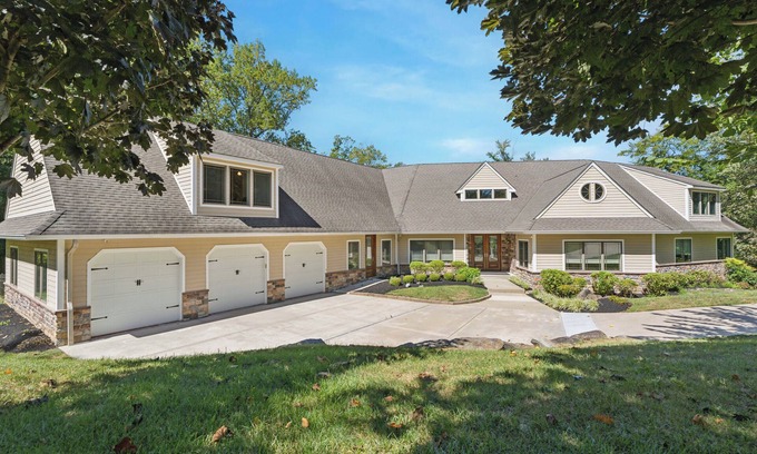 Newtown Square Casa | Spacious 6-bedroom in lovely Newtown Sq 2 miles from Aronimink Golf Club