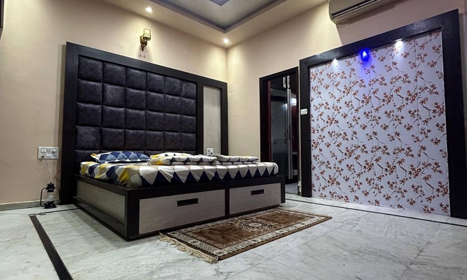 Jaipur District Apartamento | Spacious 6-bedroom apartment in gorgeous Jaipur with AC, WiFi