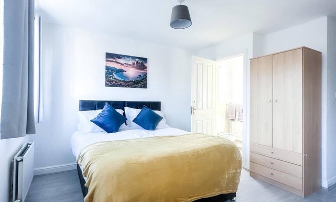Stonnall Casa | Spacious 6 Bedroom House Near City Centre