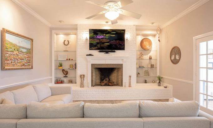 Homestead Casa | Spacious 6-bedroom house with WiFi, AC in marvelous Homestead.