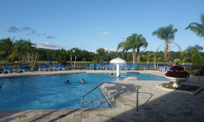 Trafalgar Village Casa | Spacious 6-bedroom house with private pool