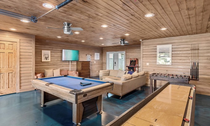 Crystal Beach Casa | Spacious 6-Bedroom Home in Fabulous Destin – Heated Pool, Game Room & More!