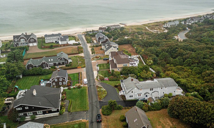 Silver Beach Casa | Spacious 6-bedroom house with WiFi and AC at Old Silver Beach in Falmouth