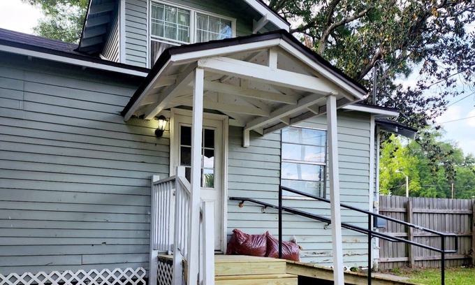 Downtown Casa | Spacious 6-Bedroom Retreat in Central Lafayette – Perfect for Groups & Families
