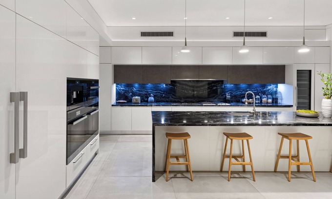 Trousdale Estates Villa | Spacious 6-bedroom villa in delightful Los Angeles with AC, WiFi, fitness room
