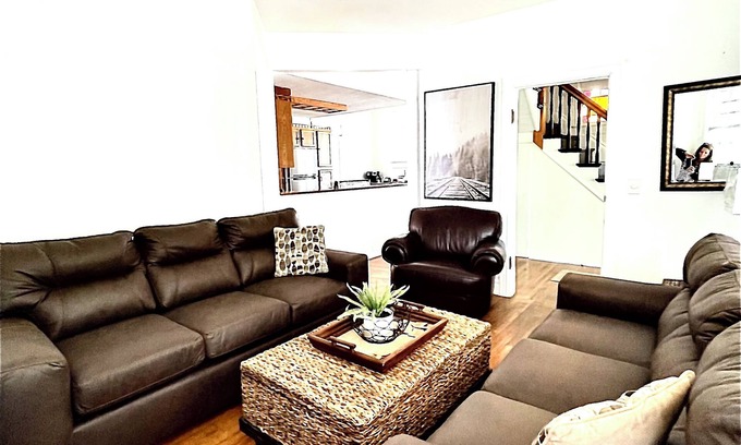 Port Clinton Casa | Spacious 6-bedroom house for your Lake Erie Escape -The Lake Erie Inn