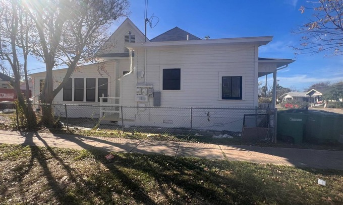 Government Hill Casa | Spacious 6-bedroom house with WiFi and AC in welcoming San Antonio