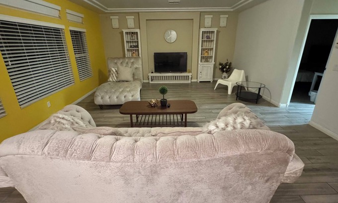 Enterprise Villa | Spacious 6-bedroom villa in fantastic Las Vegas with all memory mattresses.