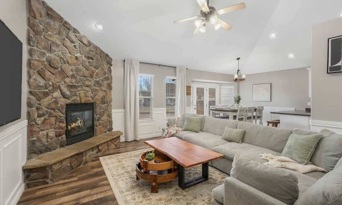 Syracuse Casa | Spacious Entertainment Dream Home 6 Bedroom - 20+