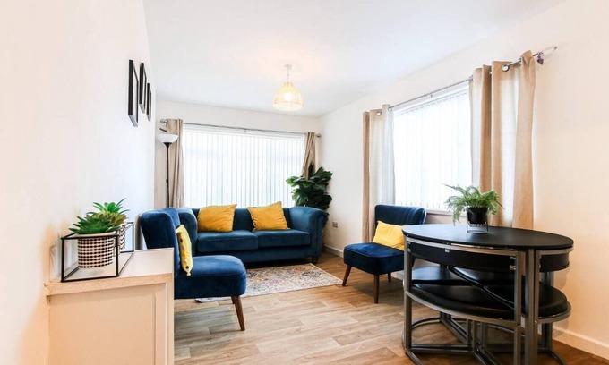Newcastle-upon-Tyne Casa | Spacious 6 Bedroom in Forest Hall Modern Comfort with Excellent Transport Links