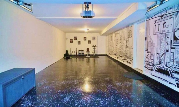 Newark Casa | Spacious 6BR Duplex Near EWR & NY/NJ Attractions