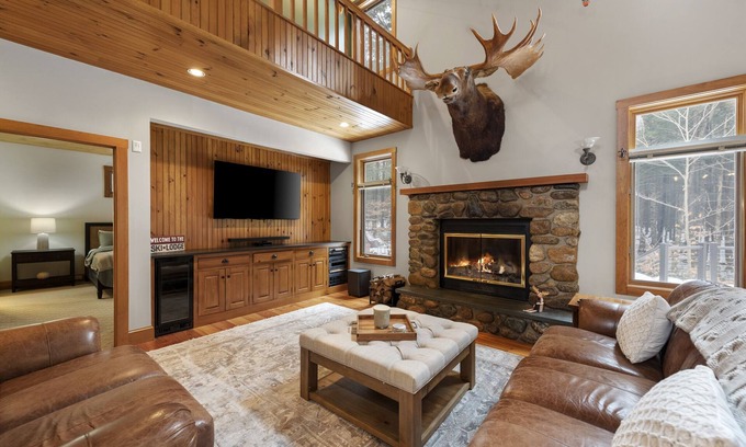 Lincoln Casa | Spacious 6BR Family Vacation Dream Home, Book Now!