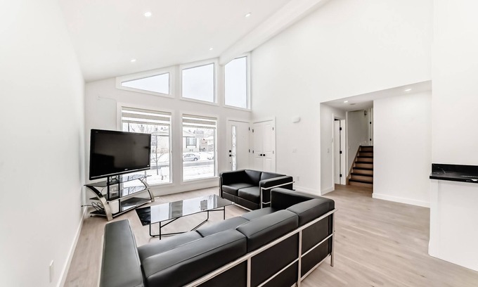 Calgary Casa | Spacious 6BR Home, BBQ, Backyard & A/C