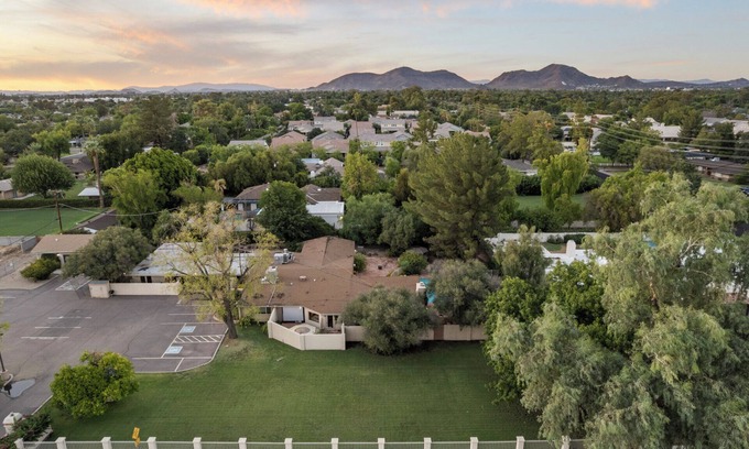 Alhambra Casa | Rent an entire Estate with 6 bedrooms and huge yard in Phoenix