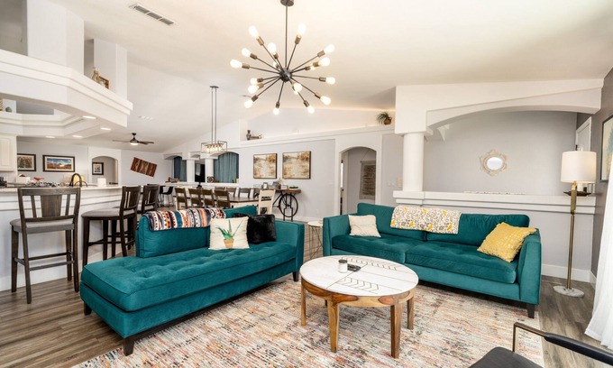Lake Havasu City Casa | Spacious 7 bedroom Pool Home for Families & Retreats in the Heart of Lake Havasu
