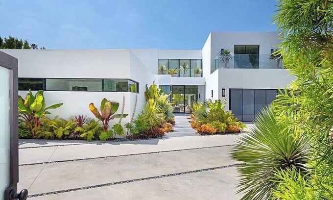 The Flats Casa | Spacious 7-bedroom house in fabulous Beverly Hills - 7bd 9ba 8,000sqft