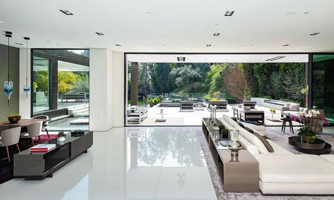 Beverly Hills Casa | Spacious 7-bedroom house with AC, WiFi in delightful Beverly Hills