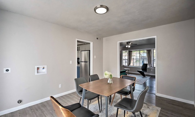 Sacramento Casa | Spacious 7-bedroom 9 Bed house in serene Sacramento with AC, WiFi, Close to DT