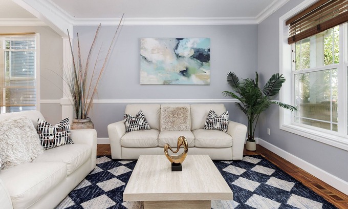 Gresham Casa | Spacious 7-bedroom house in brilliant Gresham with AC, fitness room